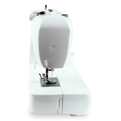 Die DORINA 333 Nähmaschine von GRITZNER-Shop ist als weiße Freiarmnähmaschine von vorne zu sehen, mit Fokus auf den Nadelbereich und das Gehäuse vor schlicht weißem Hintergrund.