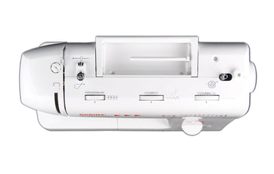 Draufsicht auf die GRITZNER-Shop DORINA 323 Nähmaschine mit mehreren Dreh- und Schiebereglern, Stichmusteranzeige und partiellem DORINA Branding auf der Vorderseite.