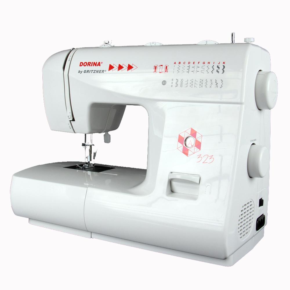 Eine weiße DORINA 323 Nähmaschine von GRITZNER-Shop mit rotem Branding und mehreren Stichmustern auf der Vorderseite, die schräg gestellt sind, um den Nadelbereich und die Bedienknöpfe hervorzuheben.
